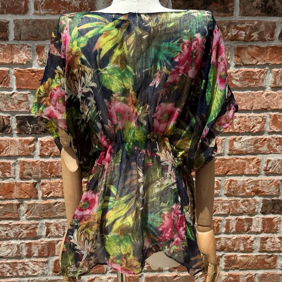 Coco + Carmen one size fits all floral swimsuit cover up / Excellent condition - Picture 6 of 13